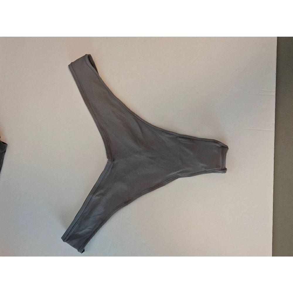 Skims thong panty Nwt
